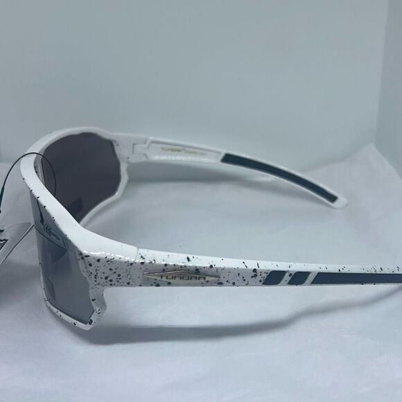 Tundra Shield Sport Sunglasses – UV400 Maximum Protection - Picture 2 of 3